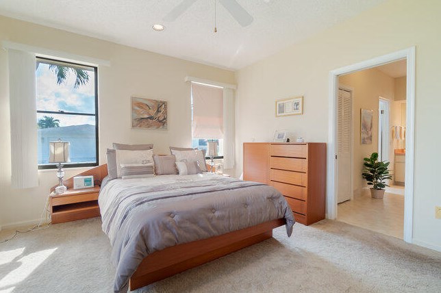 302 Princeton Dr, Lake Worth FL 33460-6239 exterior