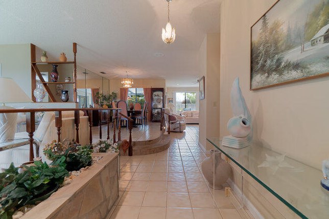 302 Princeton Dr, Lake Worth FL 33460-6239 exterior