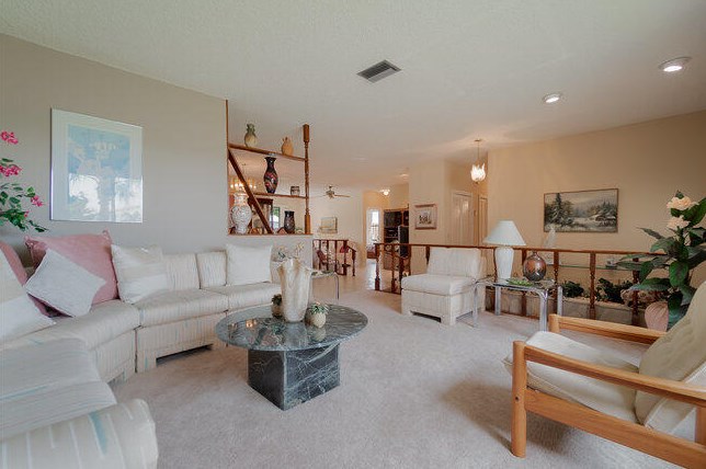 302 Princeton Dr, Lake Worth FL 33460-6239 exterior