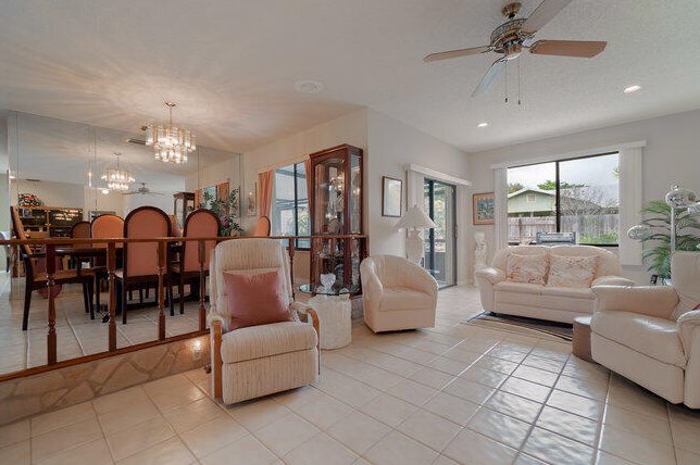 302 Princeton Dr, Lake Worth FL 33460-6239 exterior