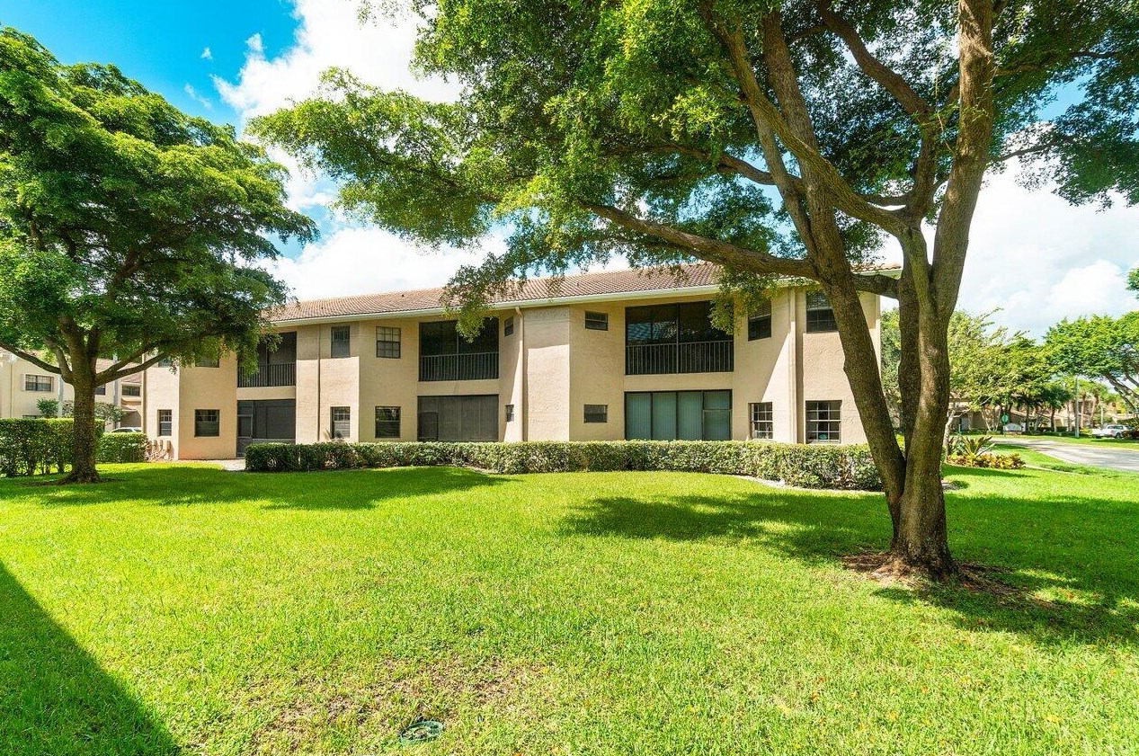 6690 Montego Bay Blvd, Boca Raton FL  33433-4063 exterior