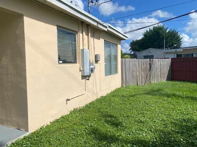 7530 Ramona St, Hollywood FL 33023-2460 exterior