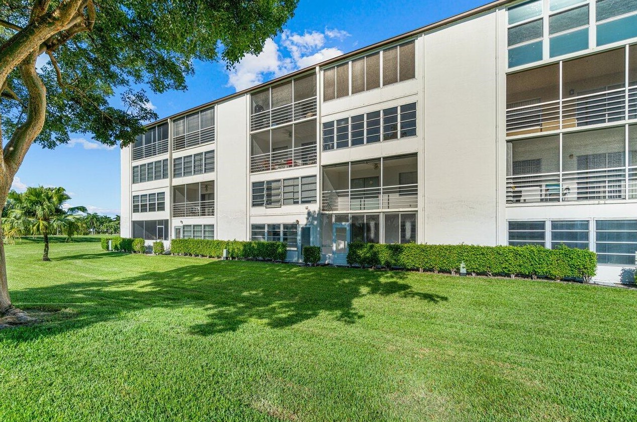 1040 Hythe C, Boca Raton FL 33434-4607 exterior