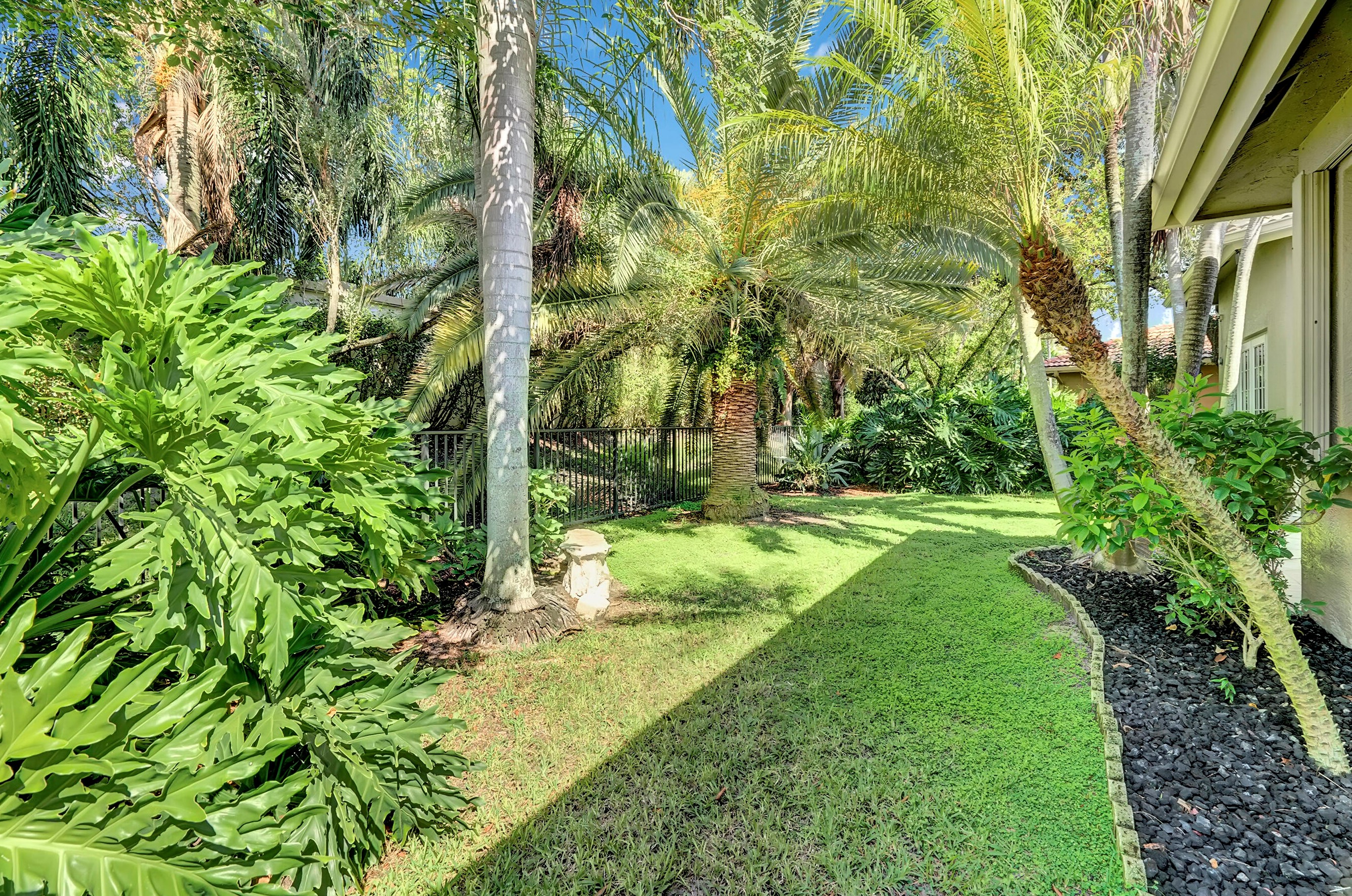 7723 Via Grande, Boynton Beach FL  33437-7516 exterior