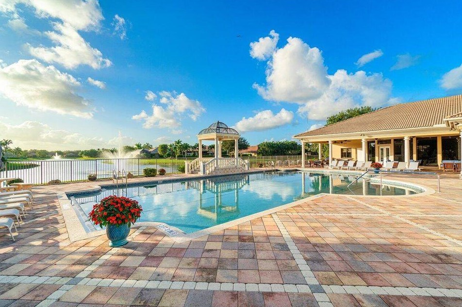 7723 Via Grande, Boynton Beach FL  33437-7516 exterior