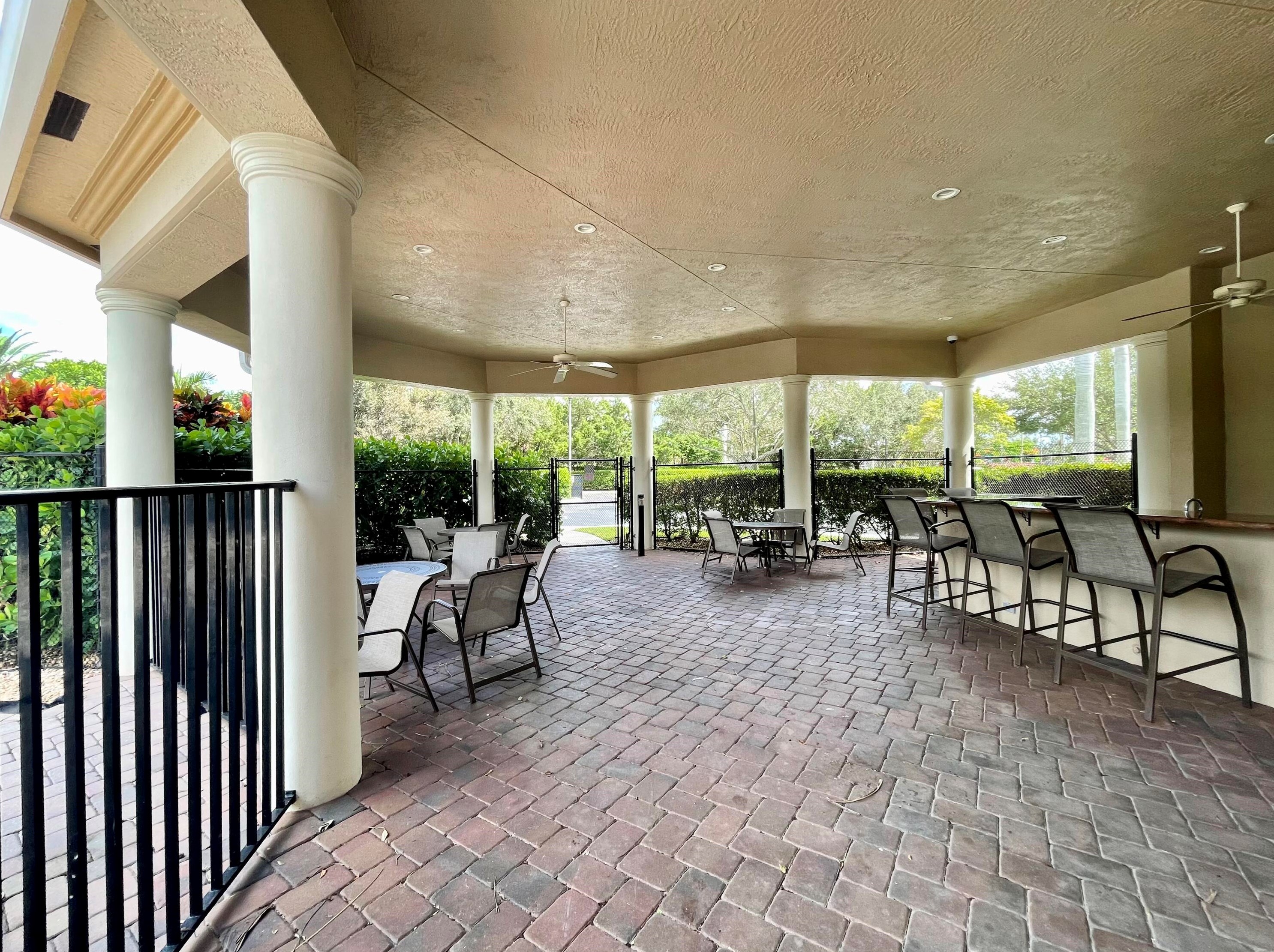 10730 Willow Oak Ct, West Palm Beach FL  33414-9351 exterior