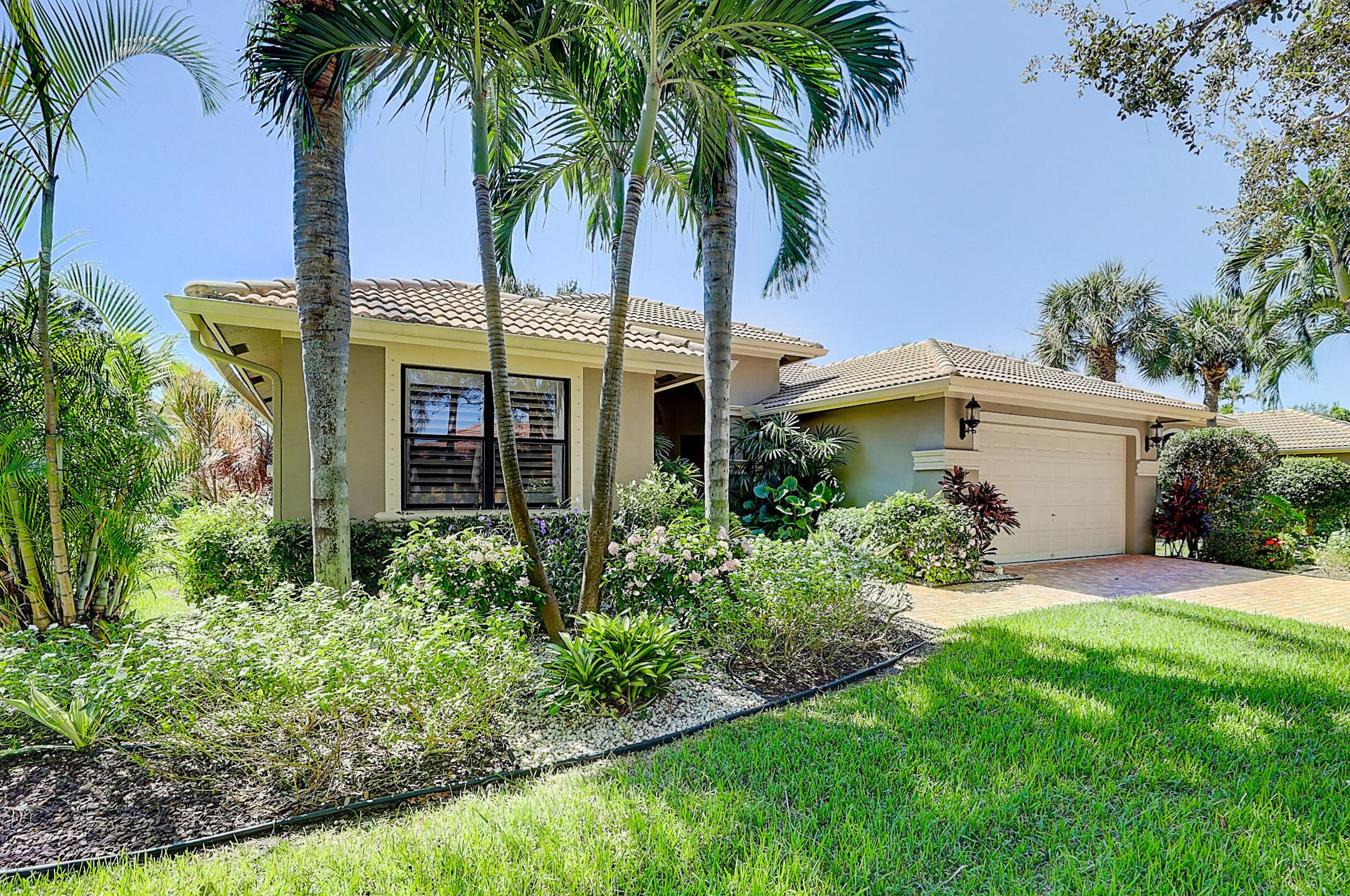 7831 Via Grande, Boynton Beach FL  33437-7518 exterior