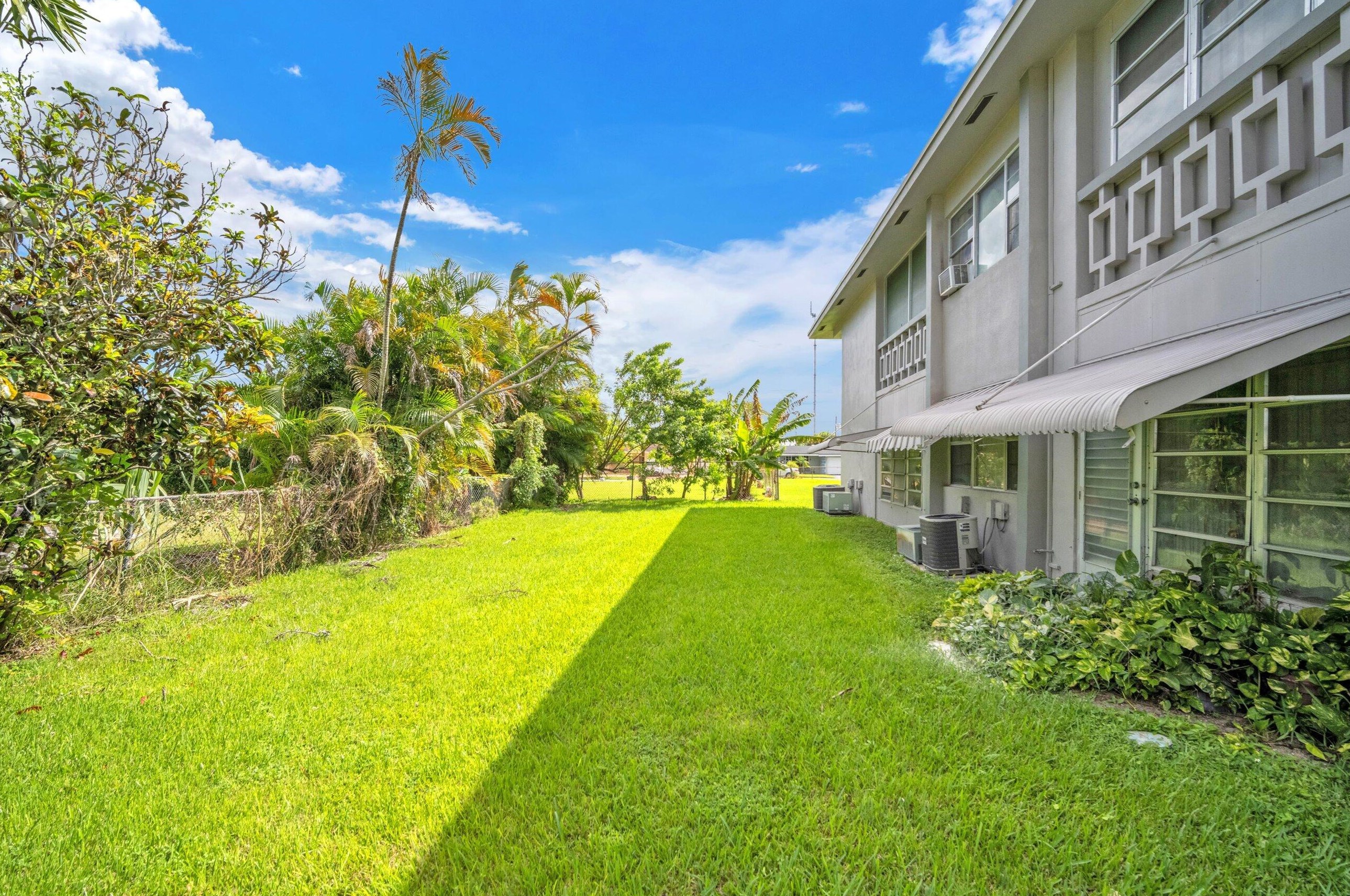 6720 Arbor Dr, Hollywood FL  33023-4883 exterior