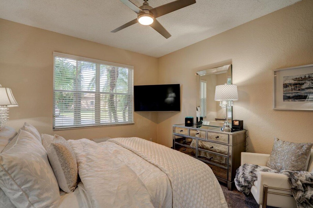 4258 Imperial Isle Dr, Lake Worth FL  33449-8645 exterior