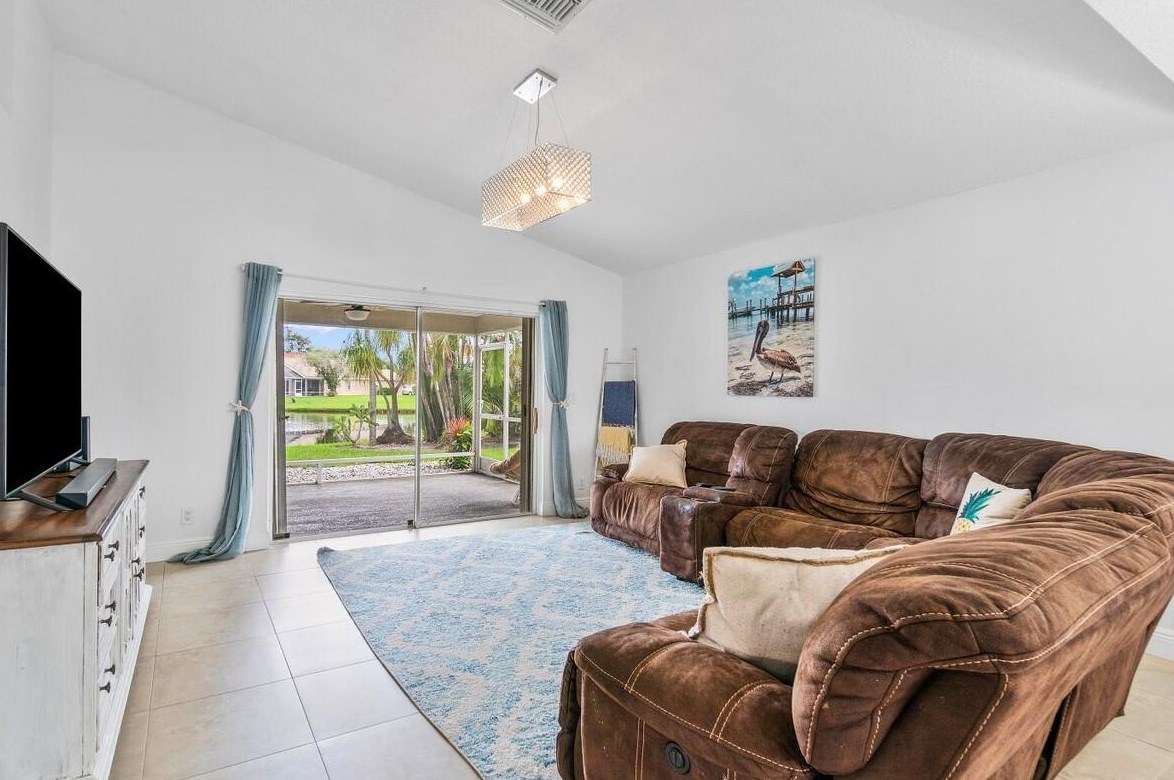 8593 Tourmaline Blvd, Boynton Beach FL  33472-2421 exterior