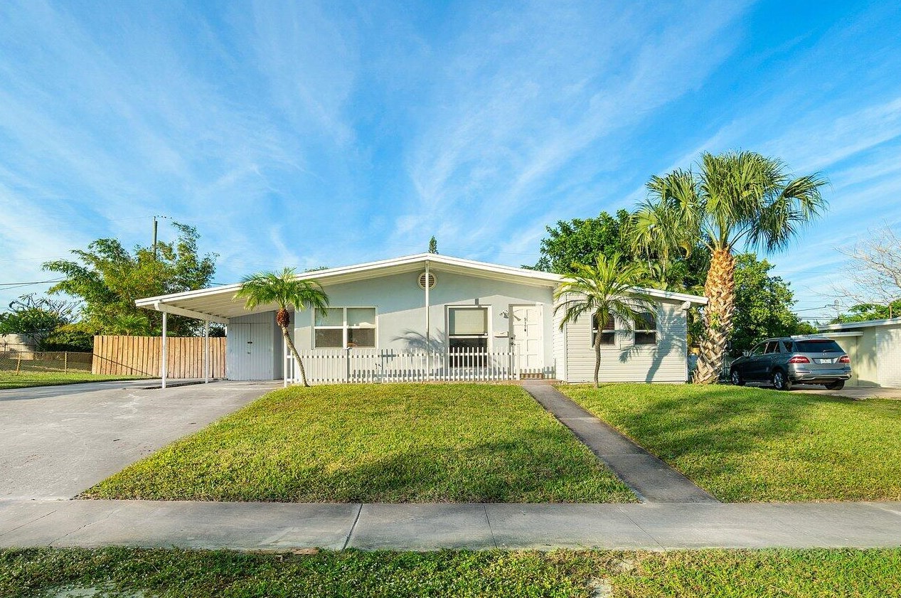 917 Drew St, Lake Worth FL  33462-4317 exterior