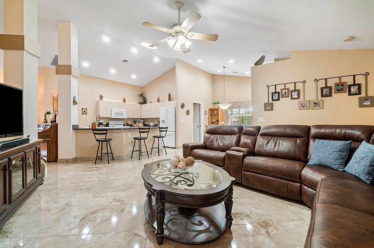 7207 Brickyard Cir, Lake Worth FL 33467-7239 exterior