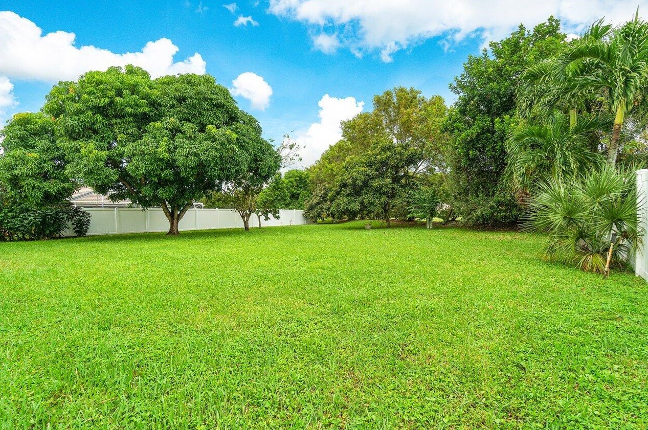 7207 Brickyard Cir, Lake Worth FL 33467-7239 exterior