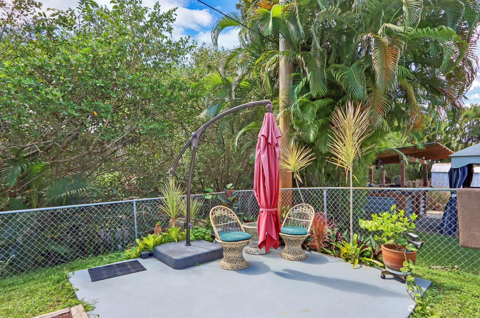 998 Mohican Blvd, Jupiter FL exterior