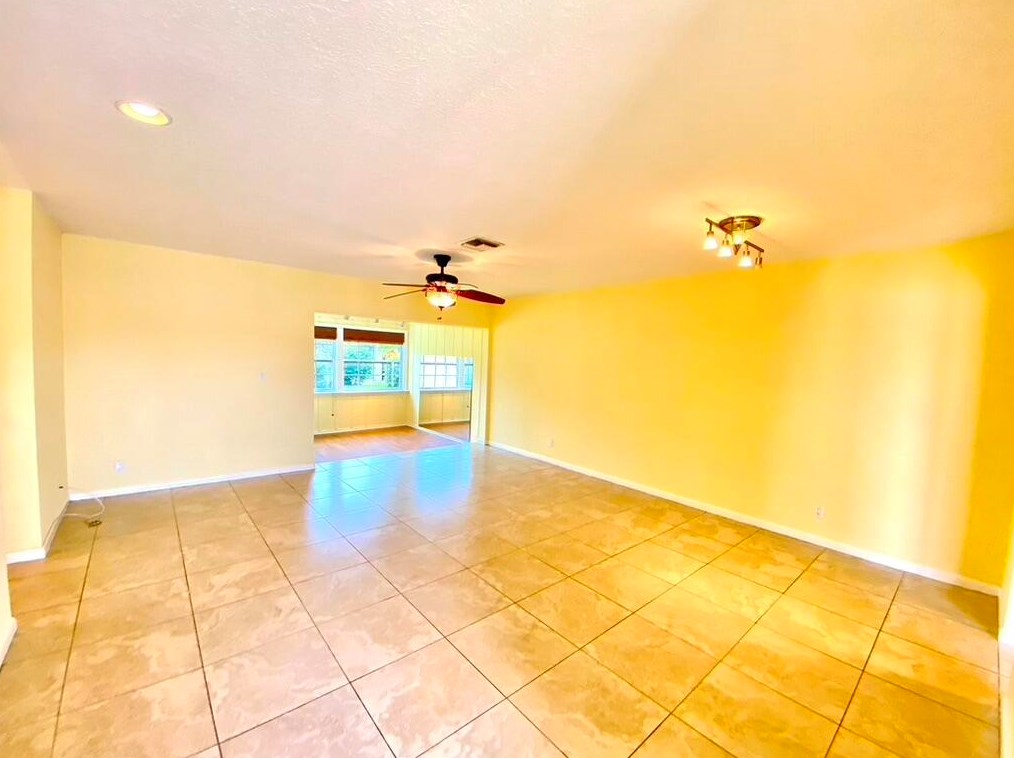 207 Sims Creek Dr, Jupiter FL  33458-3911 exterior