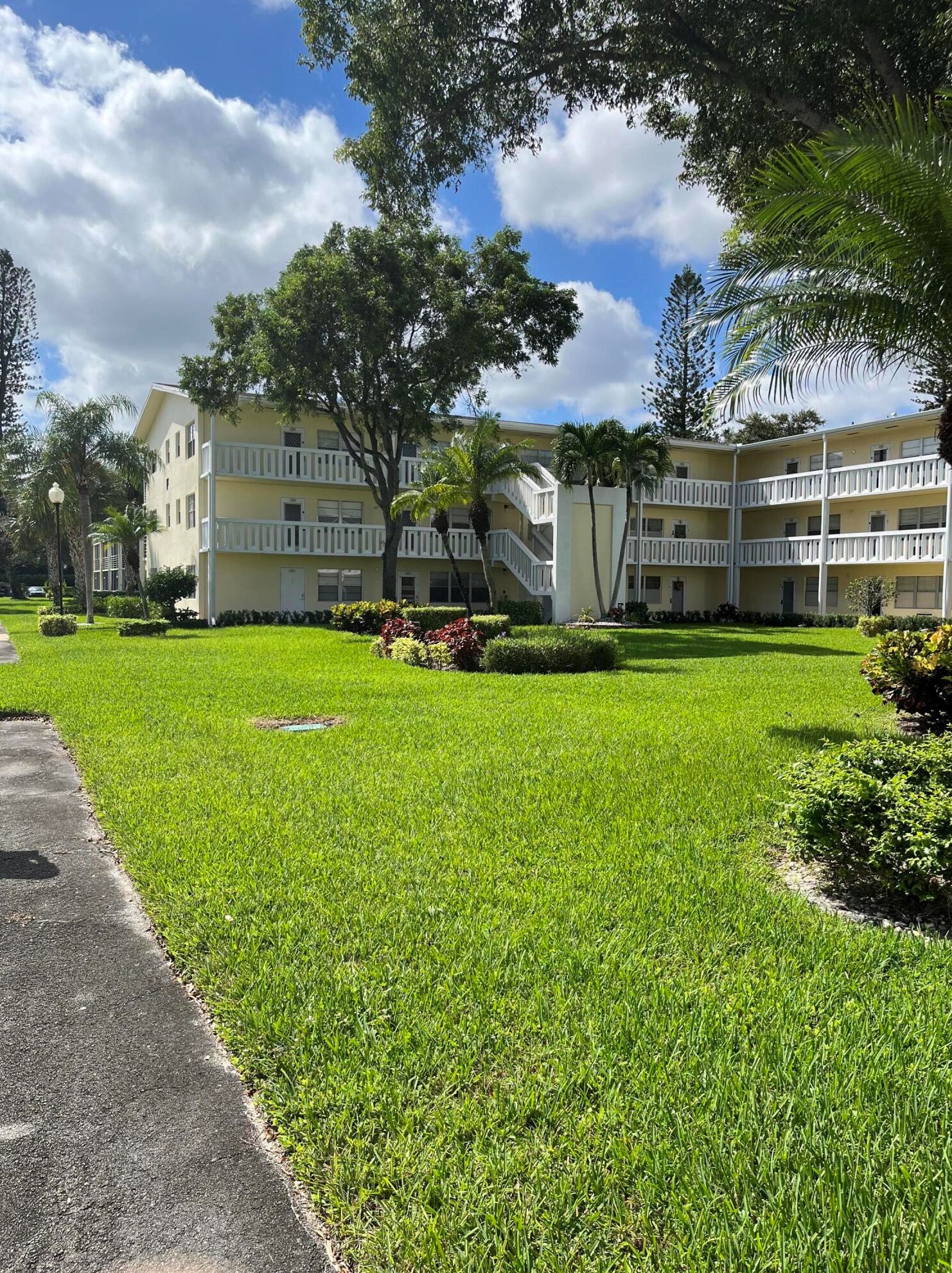 223 Dorset F, Boca Raton FL  33434-3016 exterior