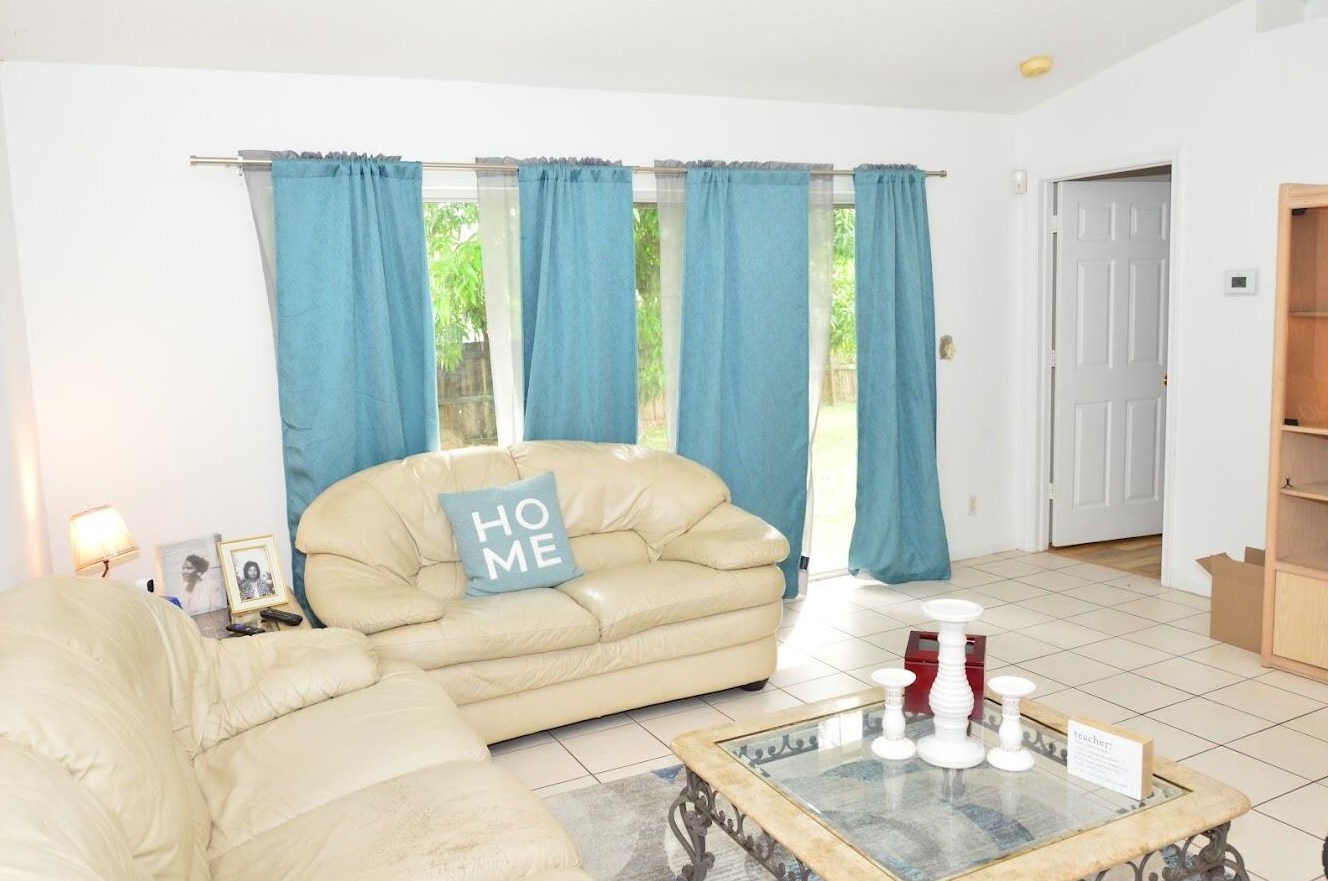 3282 Artesian Dr, Lake Worth FL 33462-3613 exterior