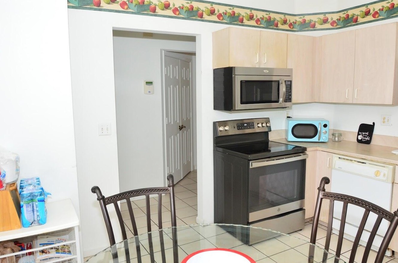 3282 Artesian Dr, Lake Worth FL 33462-3613 exterior