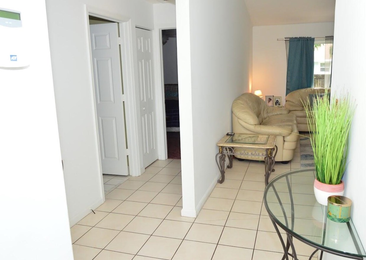 3282 Artesian Dr, Lake Worth FL 33462-3613 exterior