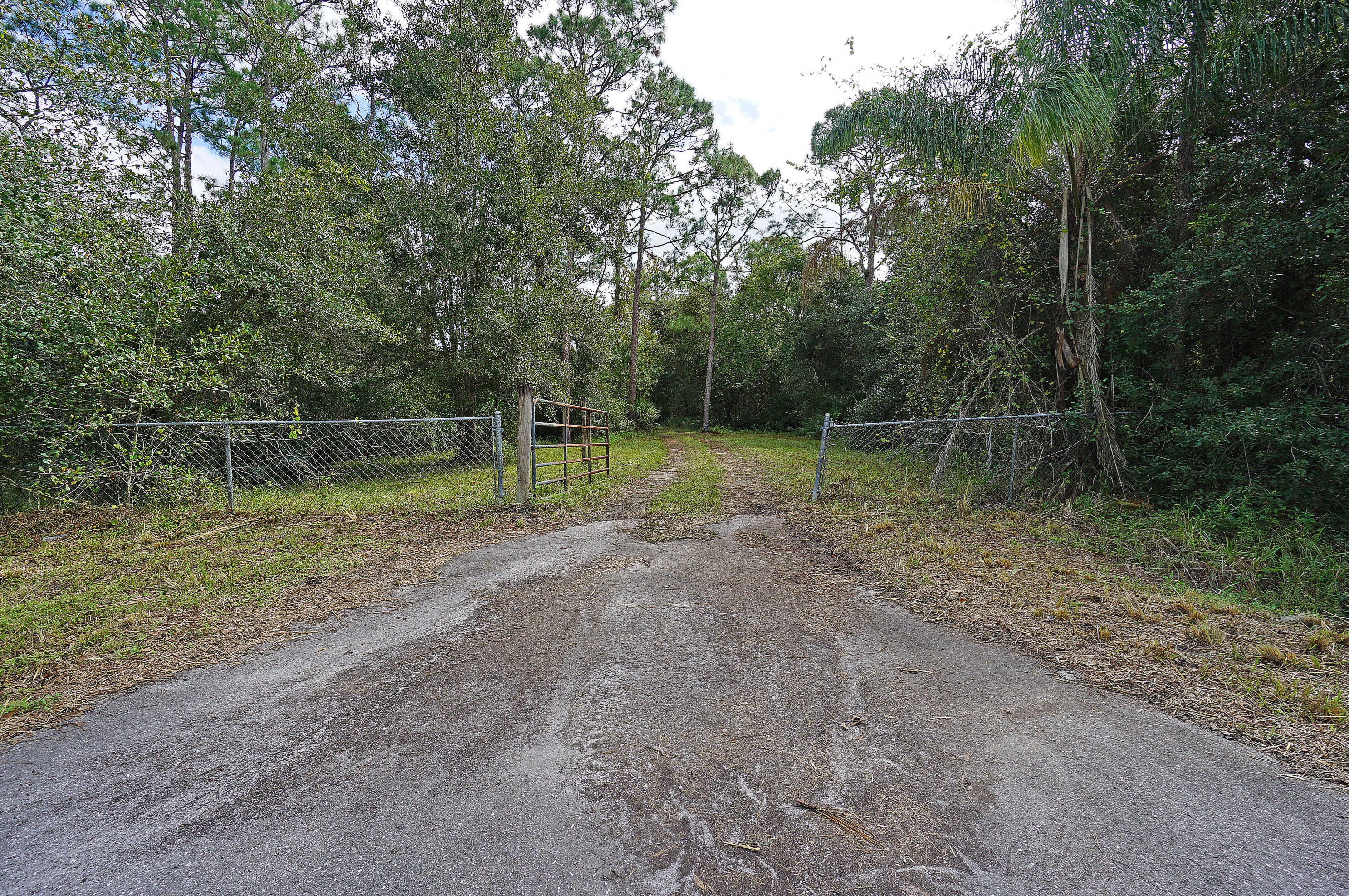 13006 14 Ave, Okeechobee FL 34972-8535 exterior