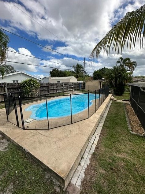 2759 Cambridge Rd, Lake Worth FL  33462-3812 exterior