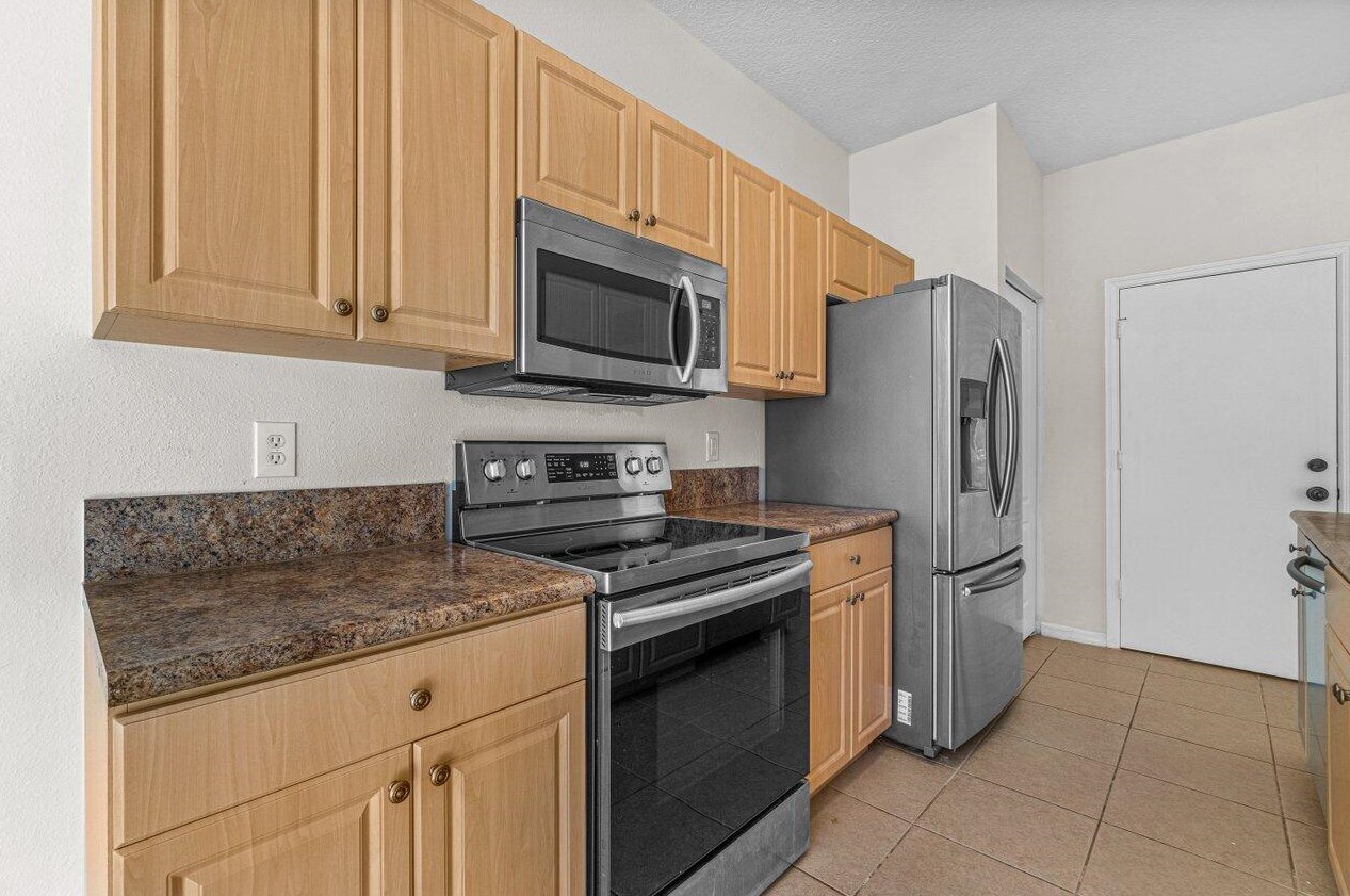 204 Seminole Palms Dr, Lake Worth FL 33463-4249 exterior