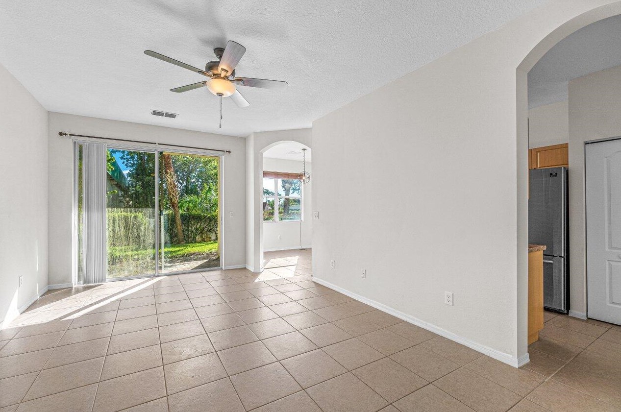 204 Seminole Palms Dr, Lake Worth FL 33463-4249 exterior