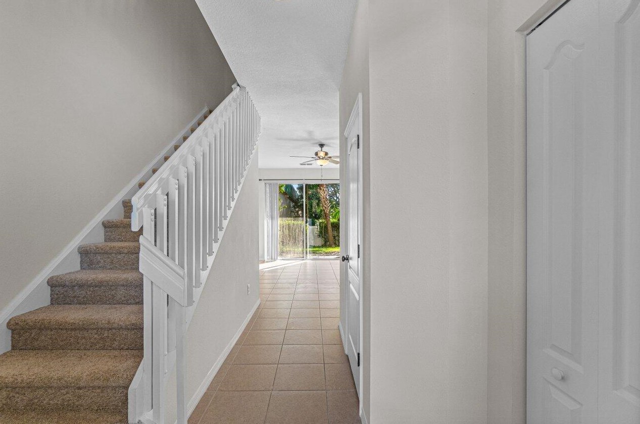 204 Seminole Palms Dr, Lake Worth FL 33463-4249 exterior