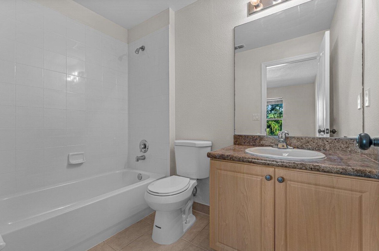 204 Seminole Palms Dr, Lake Worth FL 33463-4249 exterior