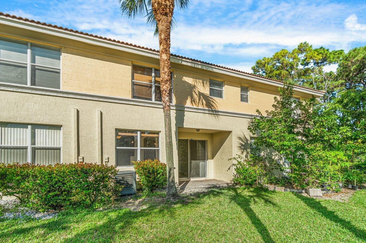 204 Seminole Palms Dr, Lake Worth FL 33463-4249 exterior