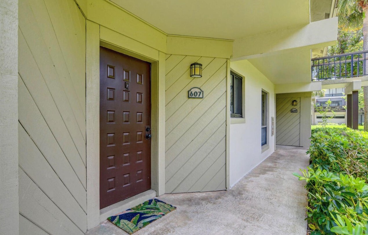 159 70th St, Boca Raton FL  33487-2311 exterior