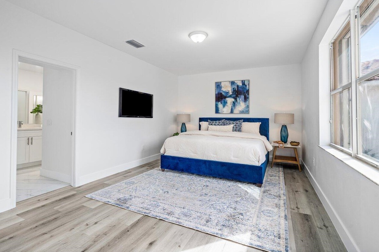 1110 Oysterwood St, Hollywood FL  33019-4846 exterior