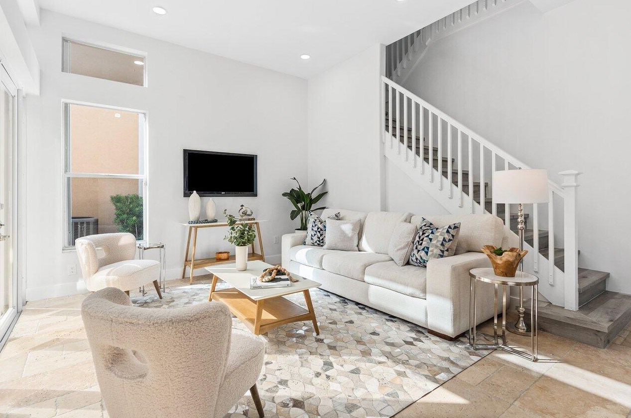 1110 Oysterwood St, Hollywood FL  33019-4846 exterior