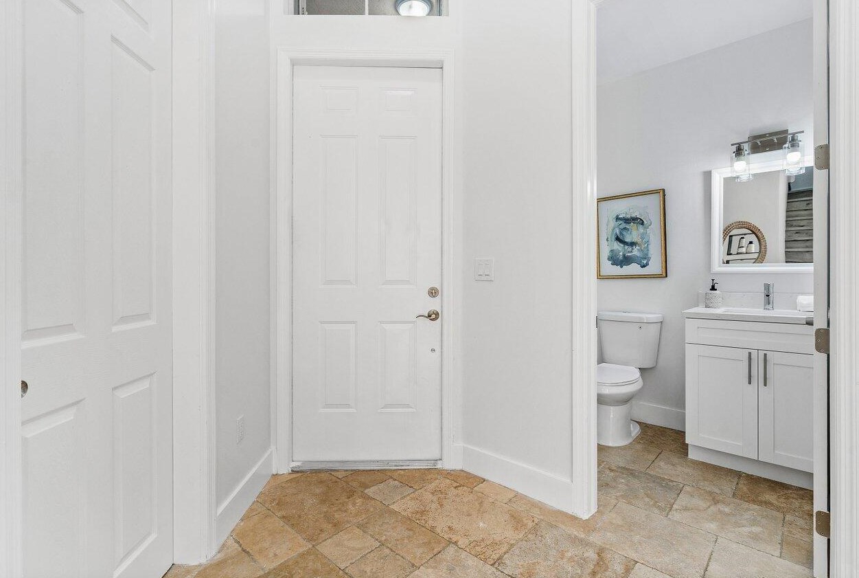 1110 Oysterwood St, Hollywood FL  33019-4846 exterior