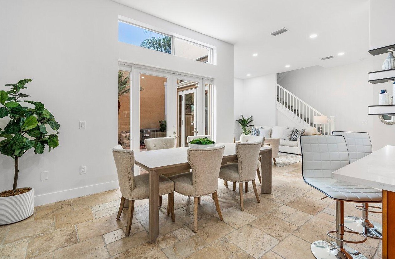 1110 Oysterwood St, Hollywood FL  33019-4846 exterior