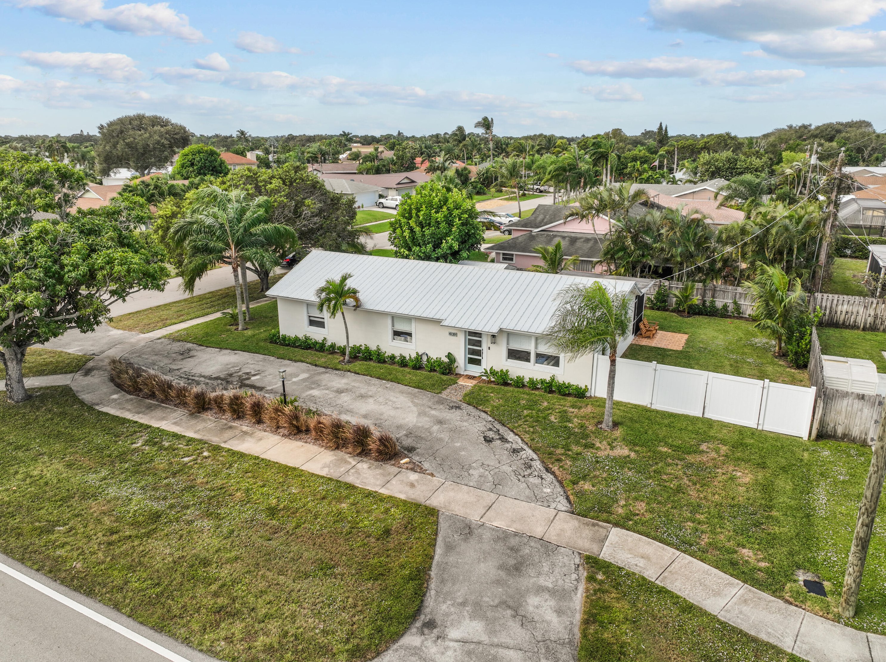 4139 Russell St, Jupiter FL  33469-2631 exterior