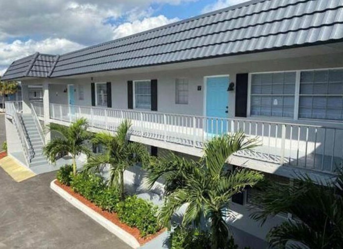 3433 Helena Dr, Lake Worth FL 33461-3183 exterior