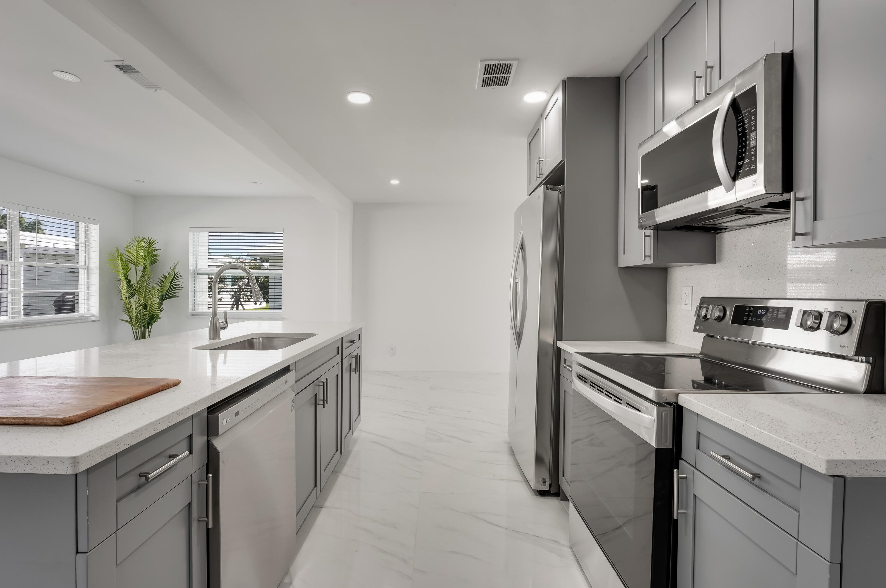 2083 13 Ter, Boynton Beach FL 33426-5837 exterior