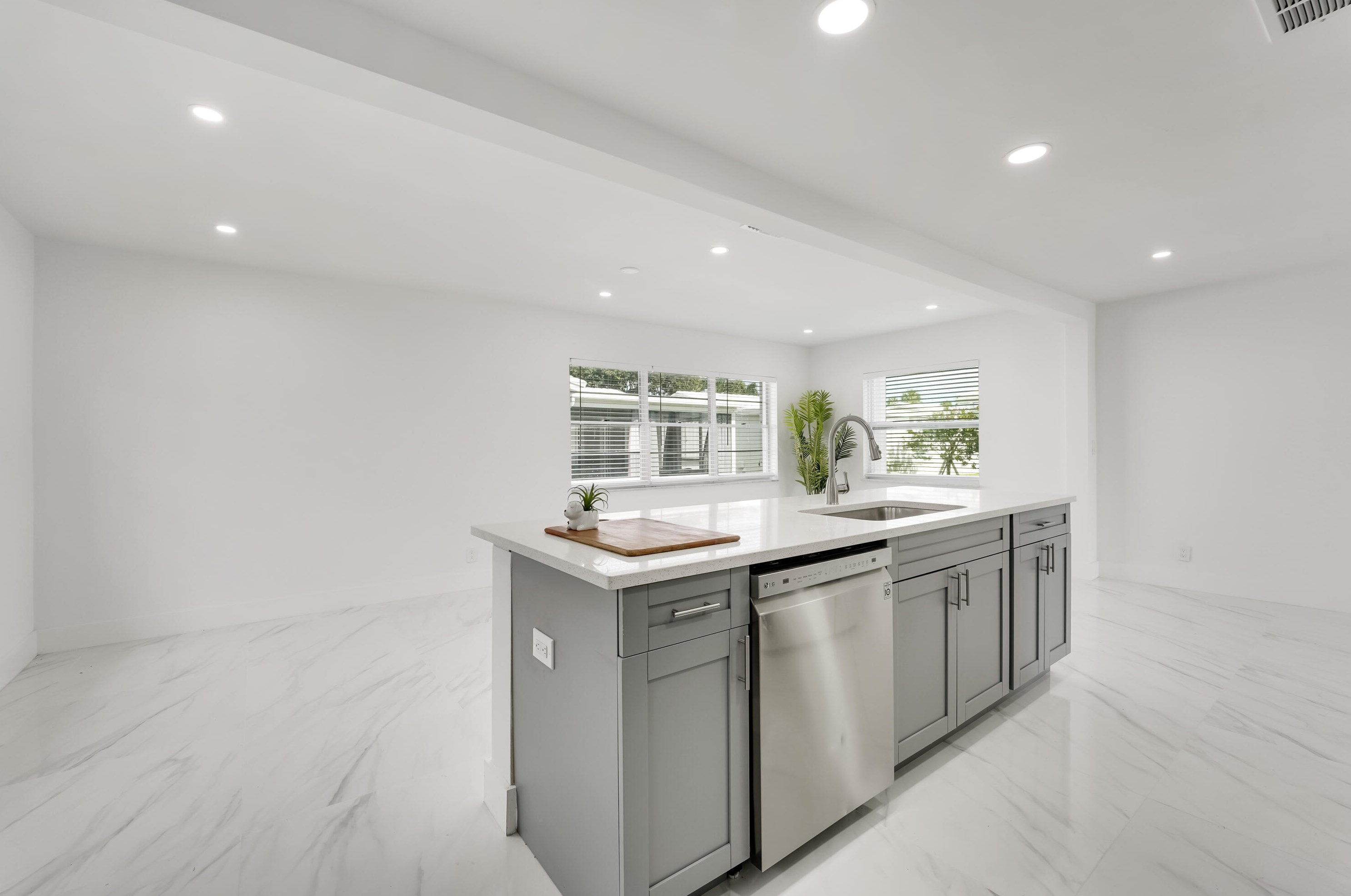 2083 13 Ter, Boynton Beach FL 33426-5837 exterior