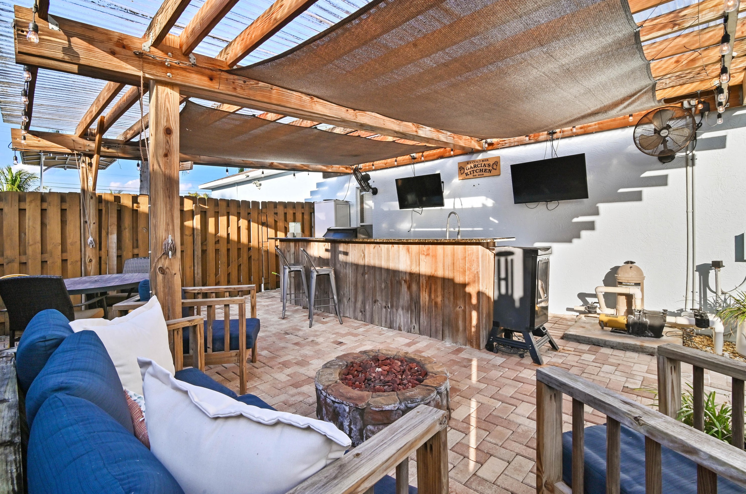 6262 Drake St, Jupiter FL 33458-6657 exterior