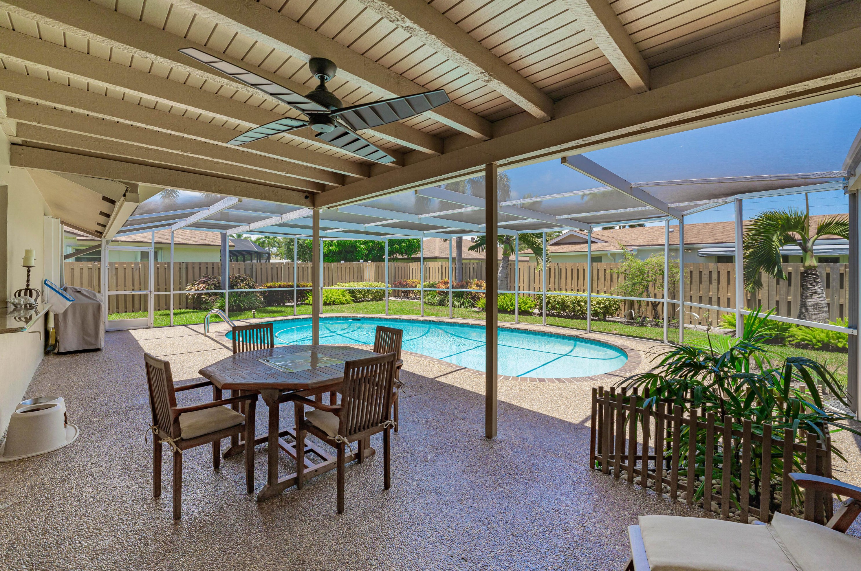 555 24 Ave, Boynton Beach FL 33426-8788 exterior