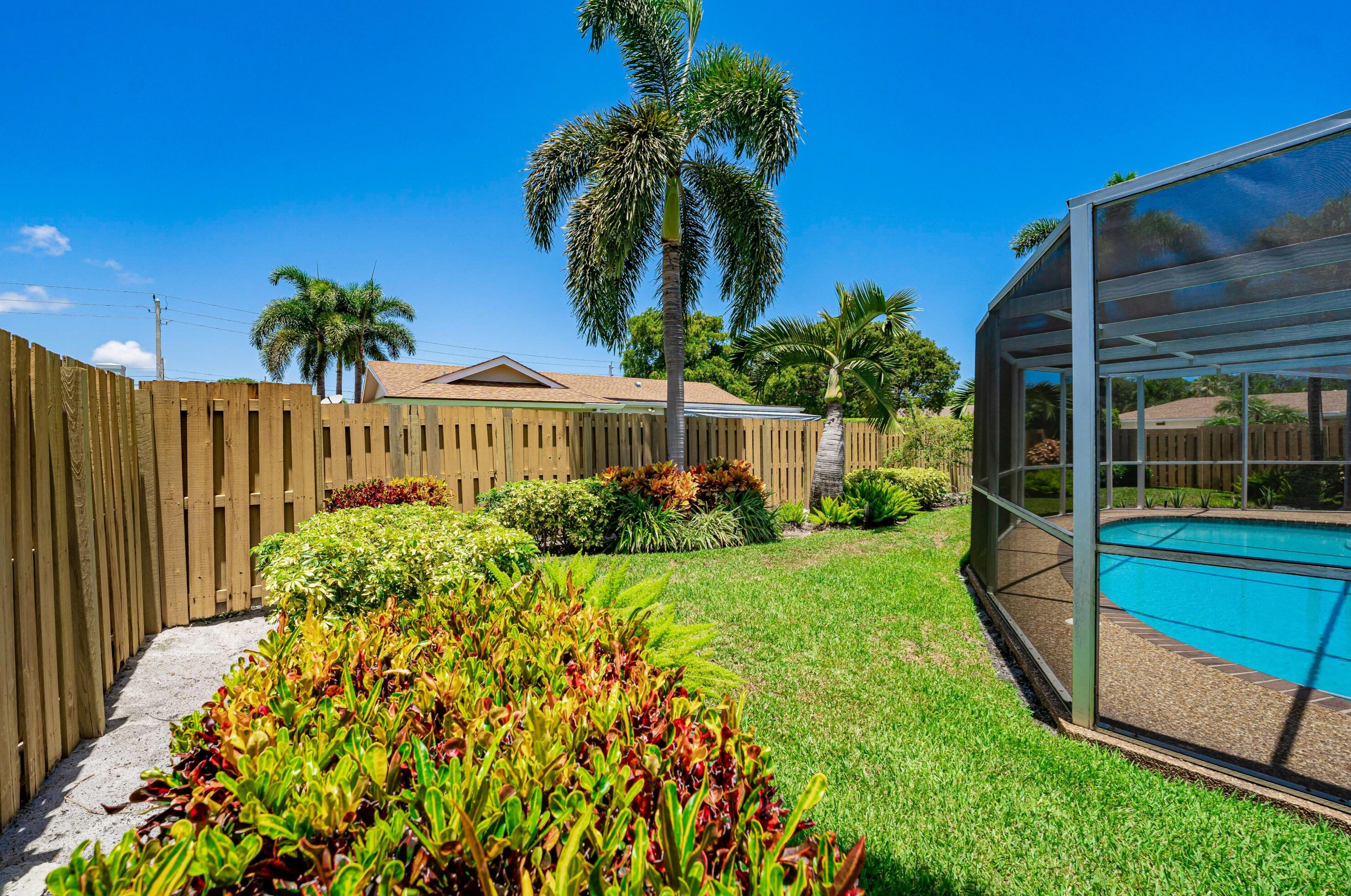 555 24 Ave, Boynton Beach FL 33426-8788 exterior