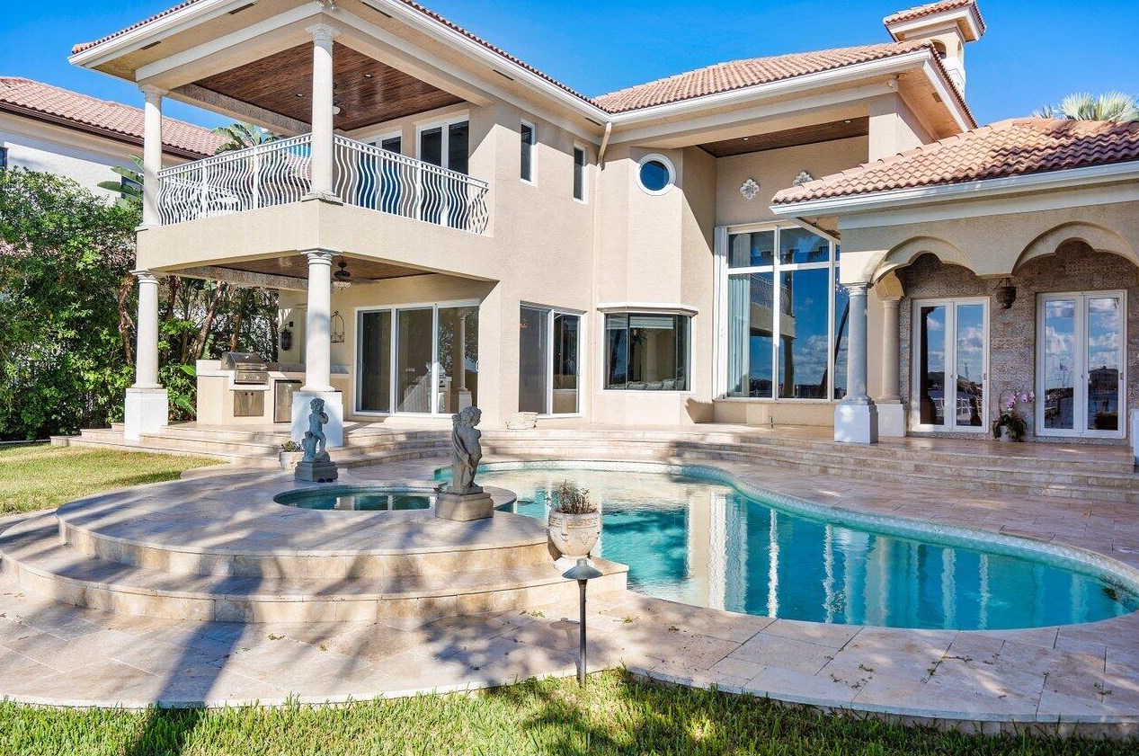 825 Atlantic Dr, Lake Worth FL  33462-4765 exterior