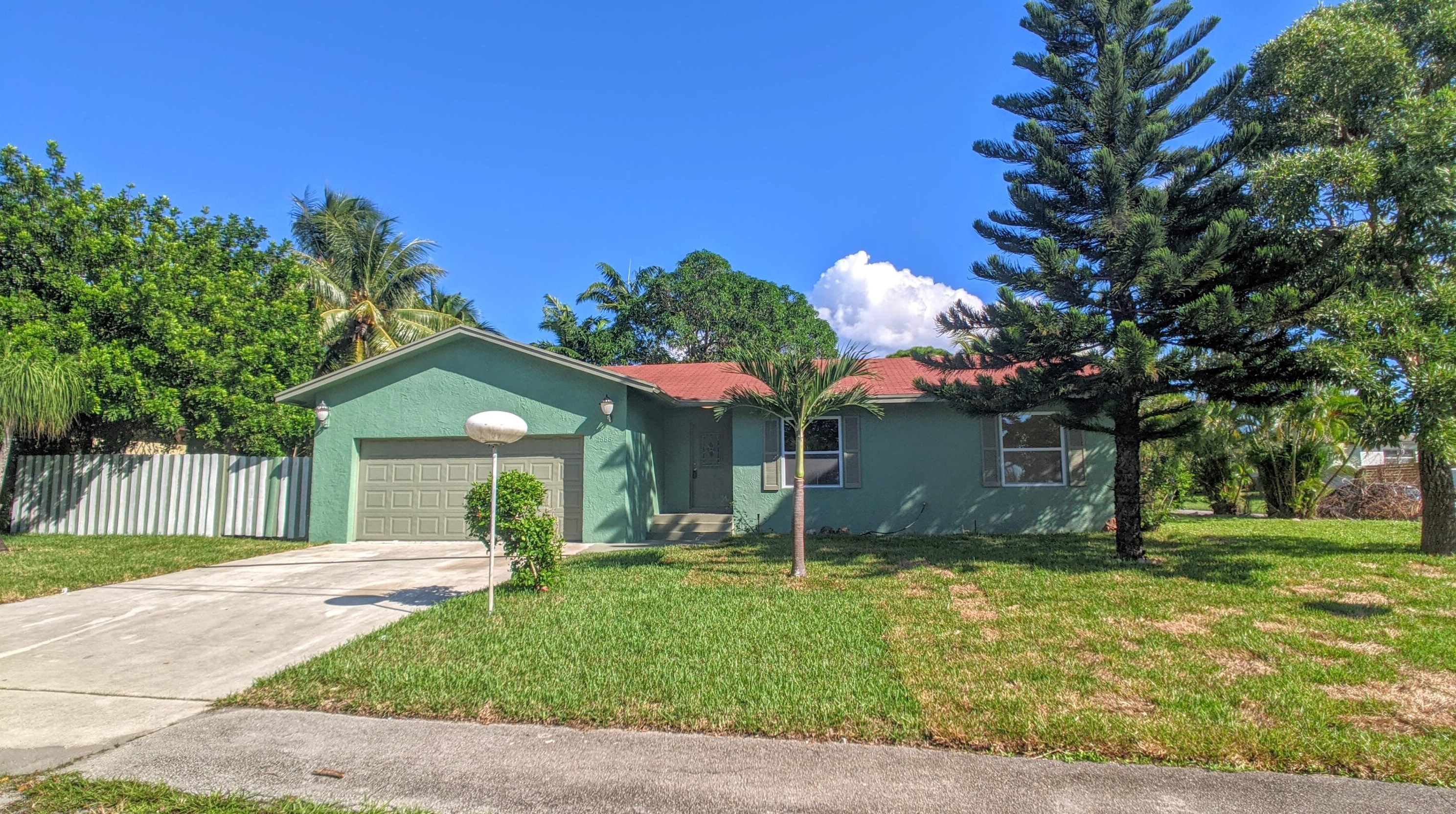 2888 Seacrest Blvd, Boynton Beach FL  33435-7935 exterior