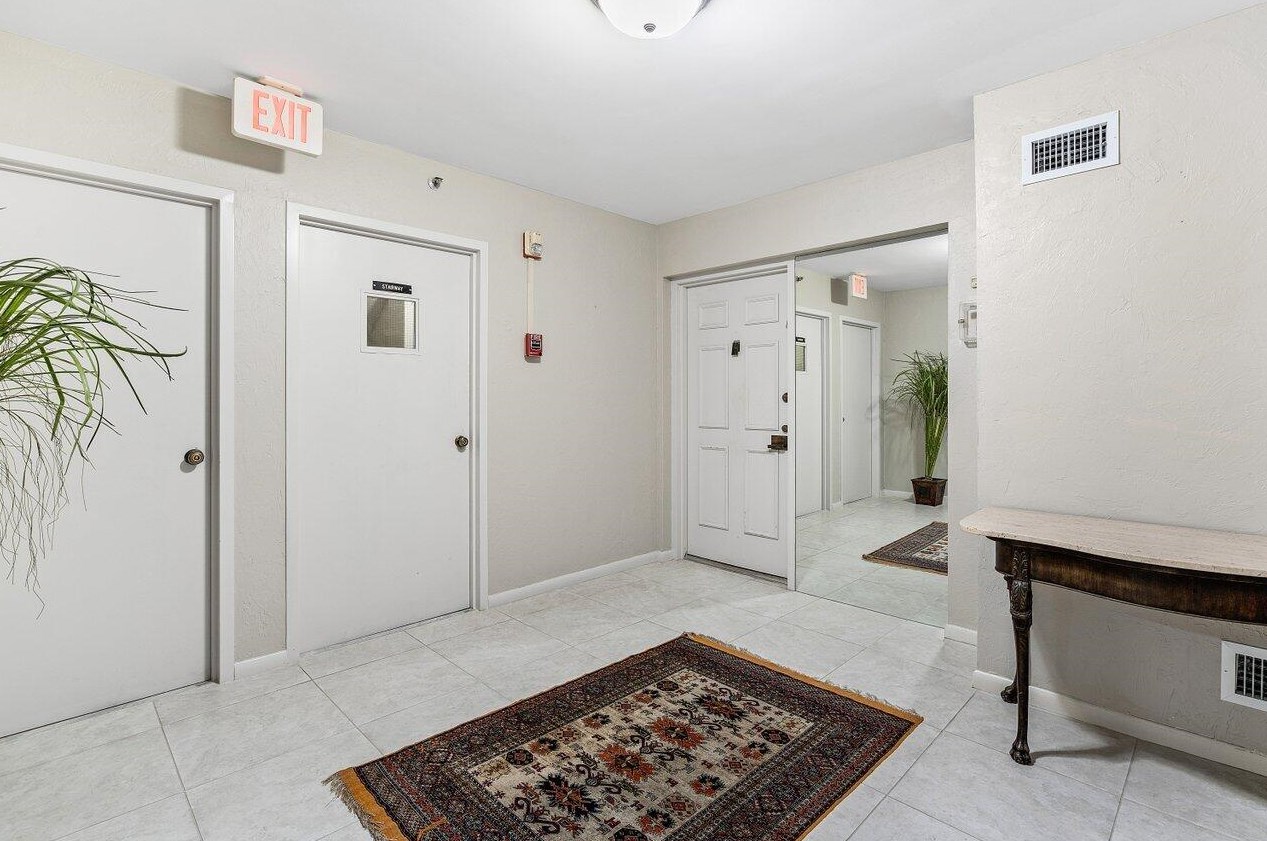 7153 Promenade Dr, Boca Raton FL 33433-6947 exterior