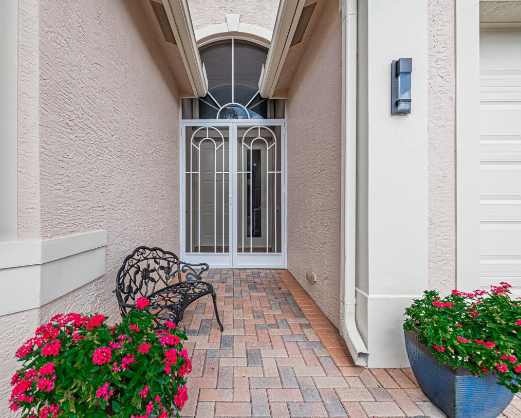 9811 Chantilly Point Ln, Lake Worth FL  33467-7085 exterior