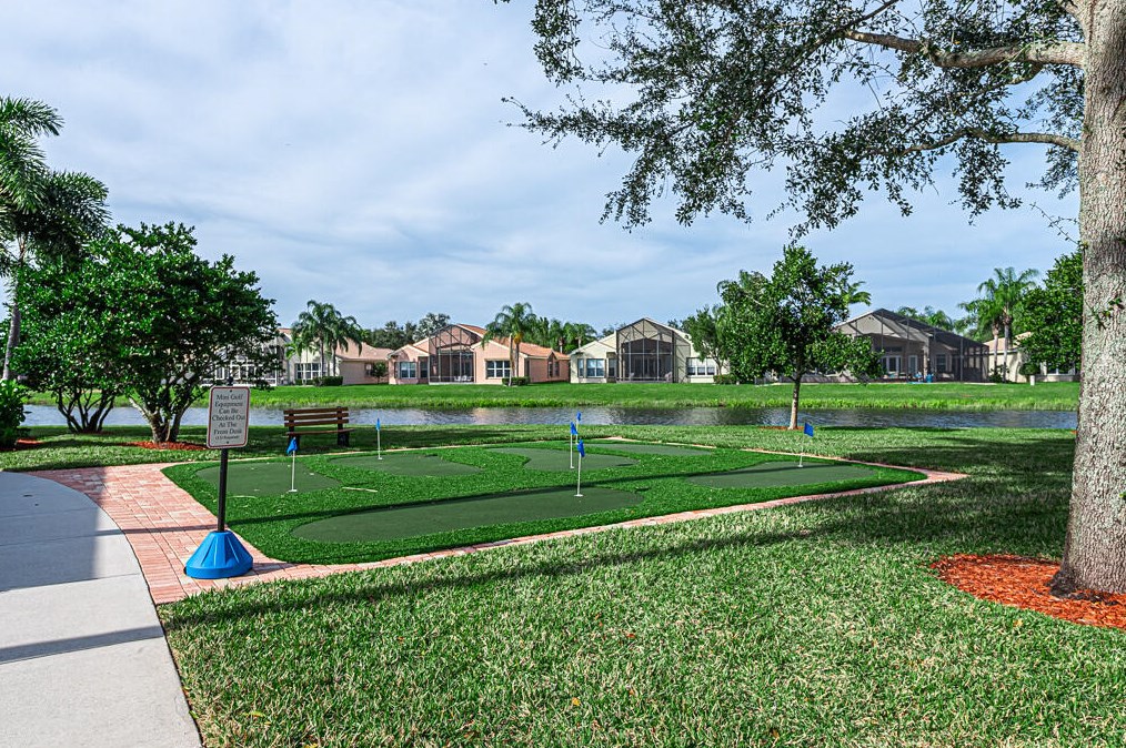 9811 Chantilly Point Ln, Lake Worth FL  33467-7085 exterior