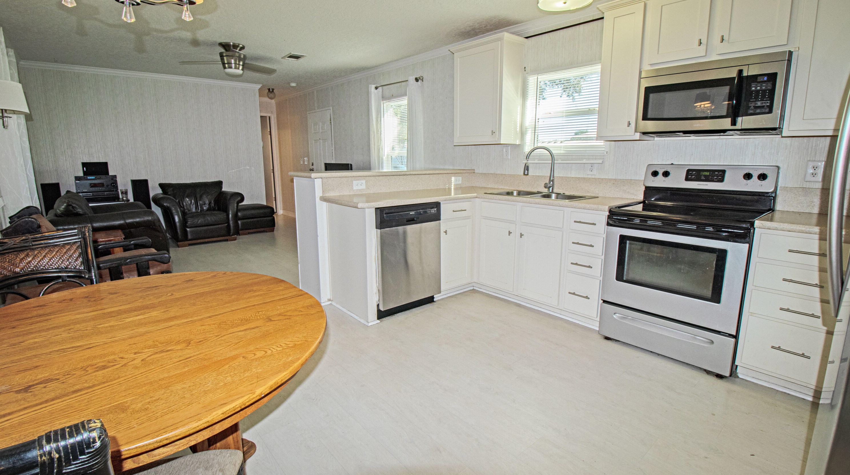7698 Swan Ave, Hobe Sound FL  33455-5947 exterior