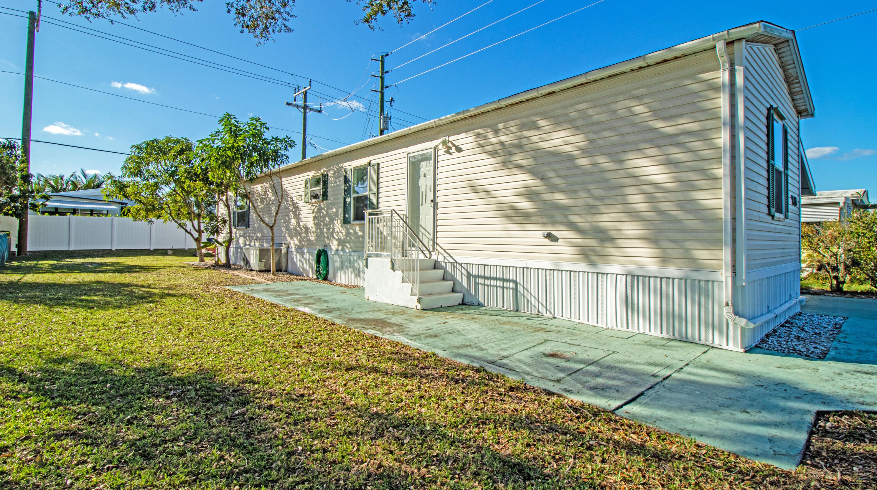 7698 Swan Ave, Hobe Sound FL  33455-5947 exterior