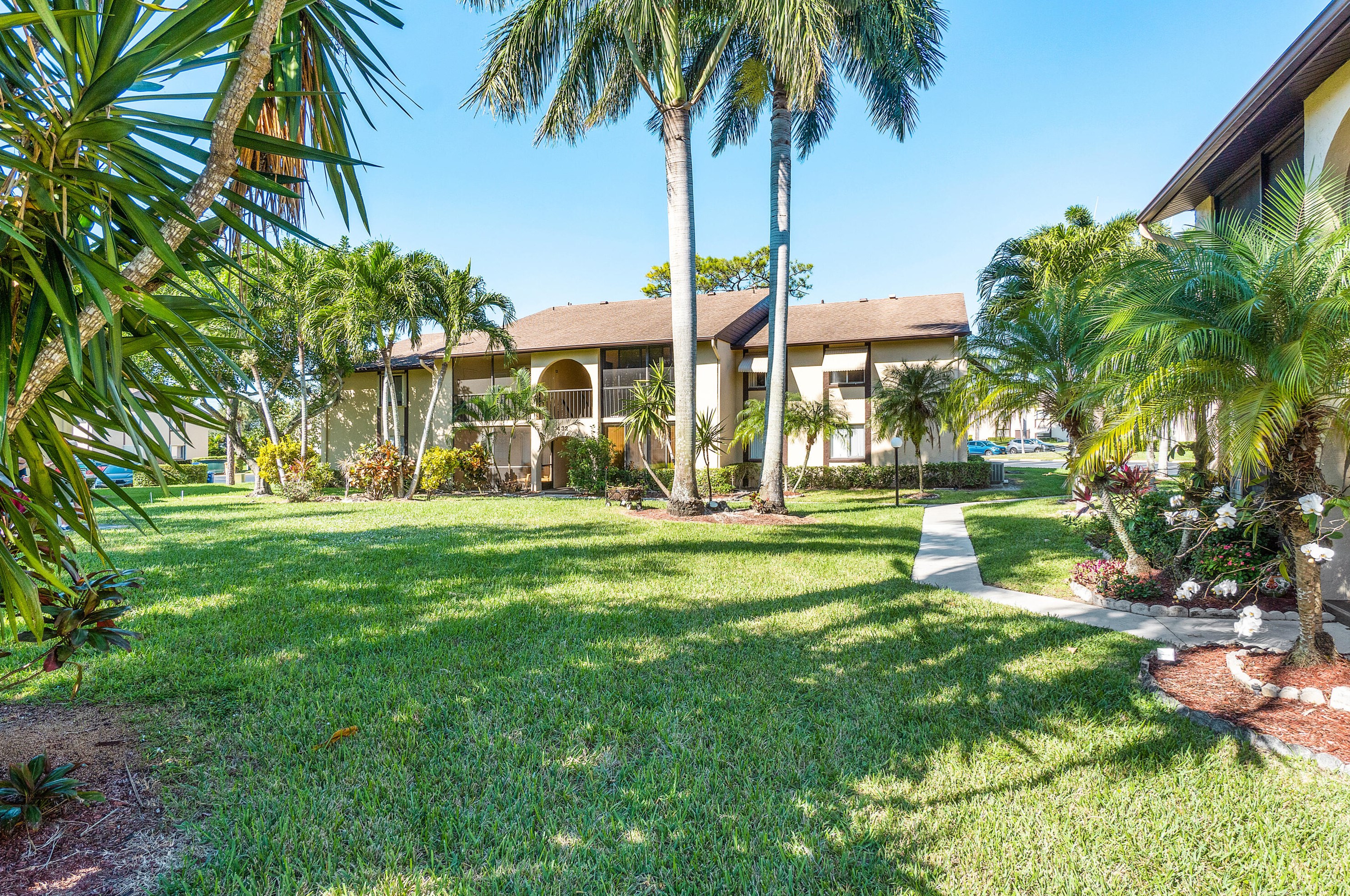 431 Pine Glen Ln, Lake Worth FL  33463-8529 exterior